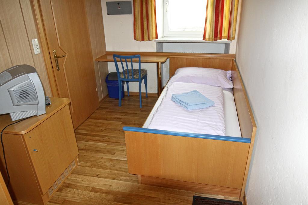 Stiftsgasthof Hochburg Room photo